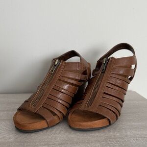 AEROSOLES Chestnut Brown Zip-Front Strappy Sandals